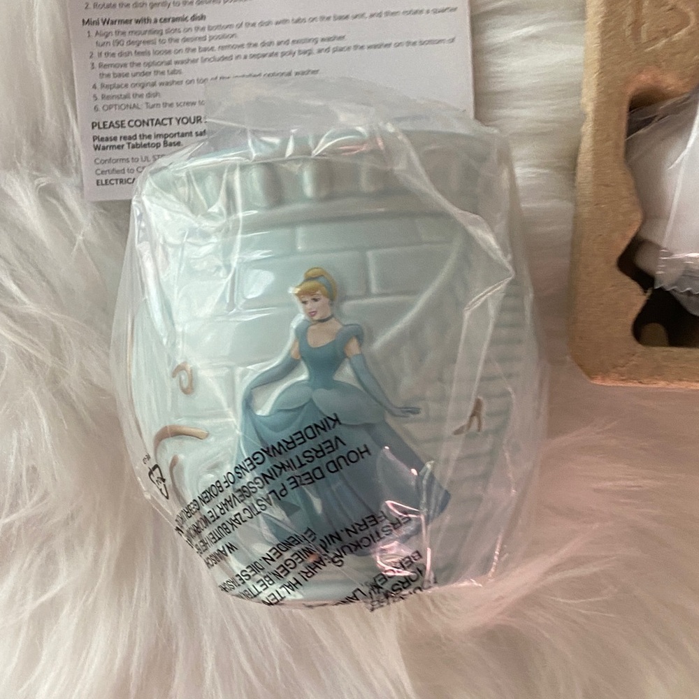 Scentsy Disney Cinderella Mini Warmer new in box - Picture 7 of 9